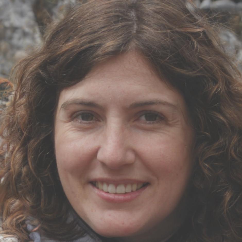 Ritratto professionale di Sofia Lazzarini, co-fondatrice e lead designer