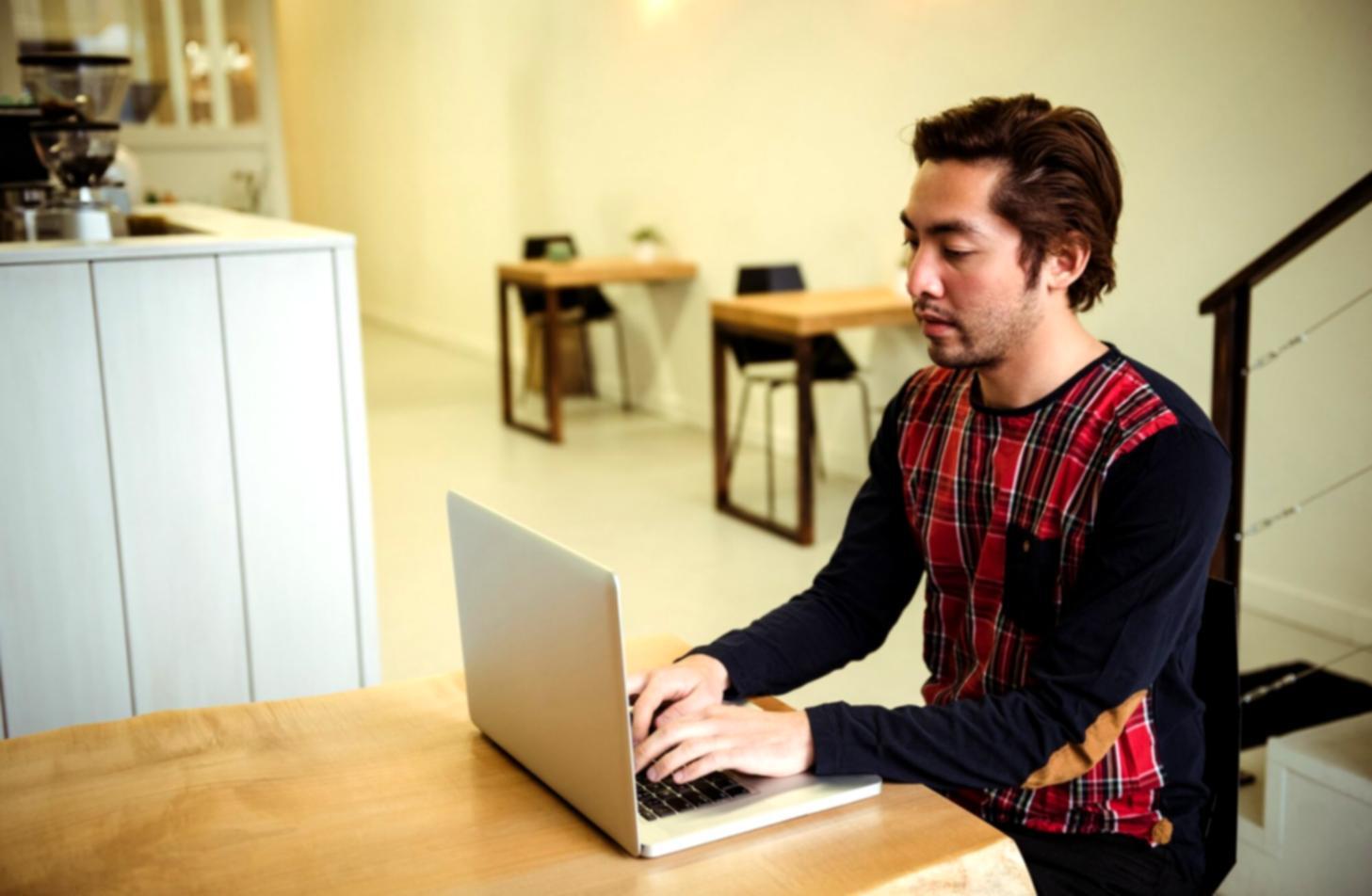 Processo di design collaborativo con wireframe e prototipi